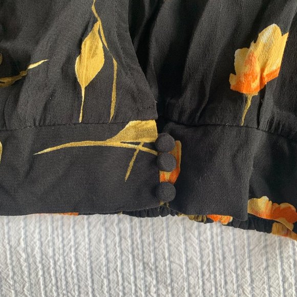 Audrey 3+1 Black Floral Crop Top - Picture 3 of 3